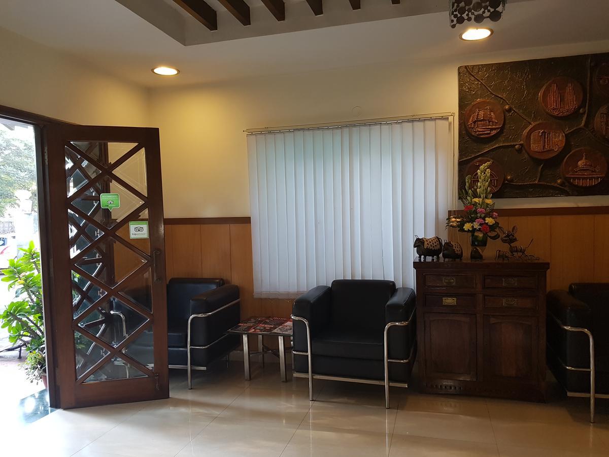 Trinity Suits Bangalore Exterior foto